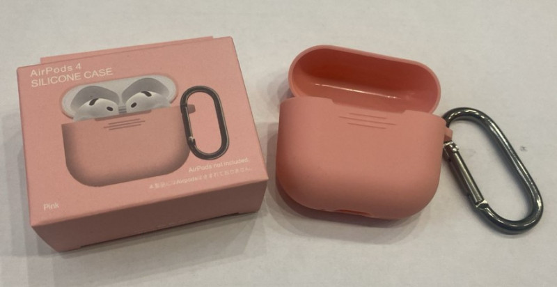 Чехол Airpods 4 Silicon Case с карабином, розовый