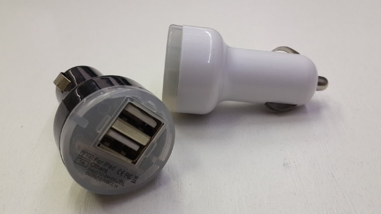 АЗУ 5656 короткое 2USB (2A/1A)